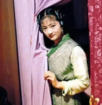揭秘红楼梦中的玉钏：丫鬟身份与职责
