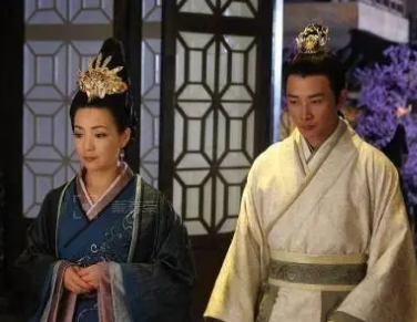 刘邦死后吕雉掌权，她的儿子如何抉择？