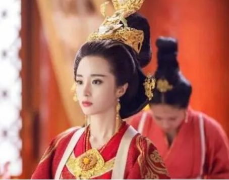 What are the life trajectory of Queen Dugu and the deep affection of Yang Jian?