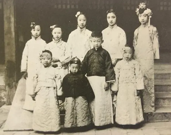 溥仪的七个妹妹分别嫁给了谁？他们的命运如何？