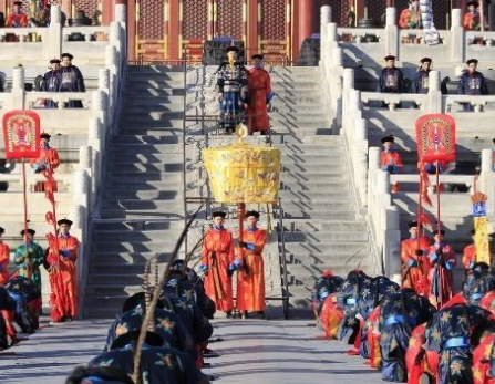 古代礼仪大揭秘：下跪是从什么时候开始的？