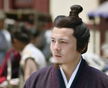 三国志中的智囊团：满宠与孔明的巧妙策略