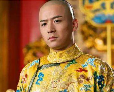 揭秘历史谜团：“和珅跌倒嘉庆吃饱”究竟何意？