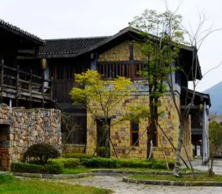 揭秘土司遗城龙海屯的发现过程：历史真相究竟如何？