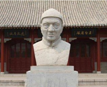 皇帝立碑的乞丐：一位被遗忘的英雄