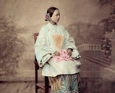 What etiquette did ladies of noble families need to learn in ancient times? How were they trained to become ladies of noble families?