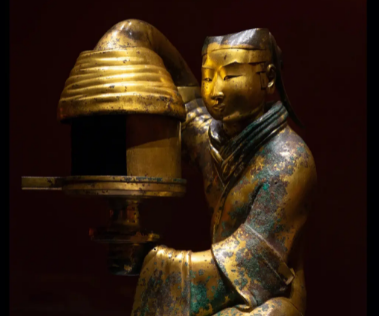 What are the three characteristics of the Changxin Palace Lantern? Analyze the artistic features of the Changxin Palace Lantern.