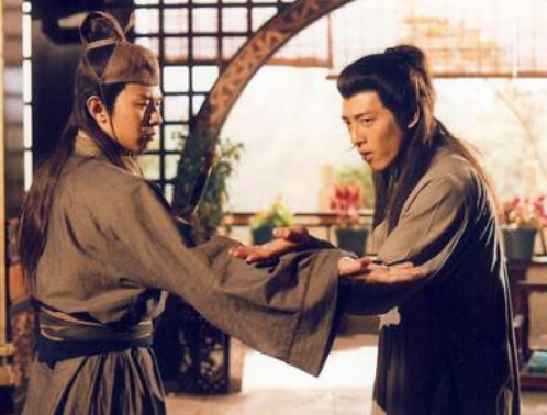 The conflict between Sword Sect and Qi Sect: Originated from different ideologies, ending in schism.