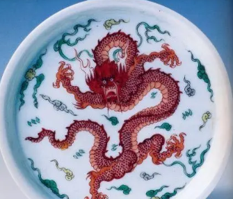清粉彩镂空夔龙纹转心瓶——中国传统艺术的瑰宝