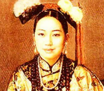 揭秘咸丰皇帝的后宫情感：喜欢慈安还是慈禧？