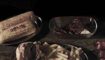 古代牢饭之谜：为何有块生肉？