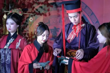 古代皇帝的婚恋：20岁左右的年纪，男女结婚的可能性