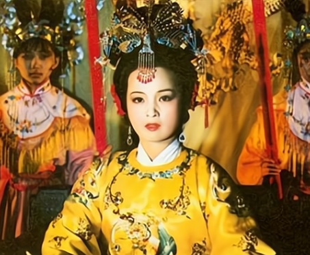红楼梦中的权力核心是贾母还是贾元春？