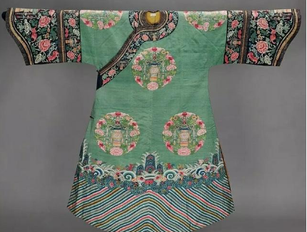 在古代，一身缂丝衣服多少钱？