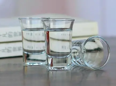 一瓶啤酒的度数是多少？与白酒相比怎么样?