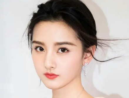 眼睛带笑的人，是生活中的阳光