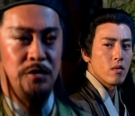 岳不群与令狐冲的恩怨纠葛，两人关系是什么样的？