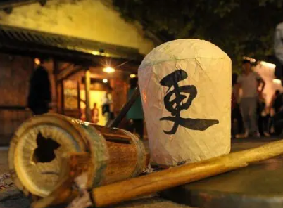 古代城门关闭时间是什么时候？晚归的人会怎么样？