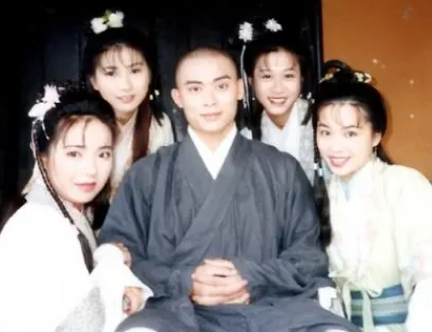 李清露与虚竹的感情线：牵强还是命中注定？