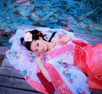 徐娘半老，犹韵风存——赞美不老的韵味