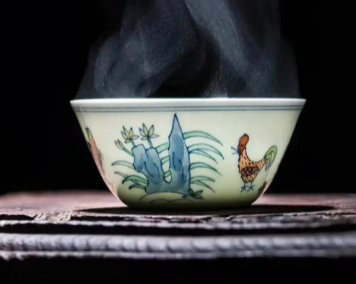 鸡缸杯：中国传统瓷器的瑰宝