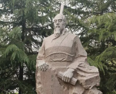晏婴的智谋：两个桃子，三位功臣