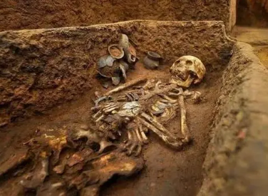 古墓中的生命之谜：古代活人在古墓里能存活多久？