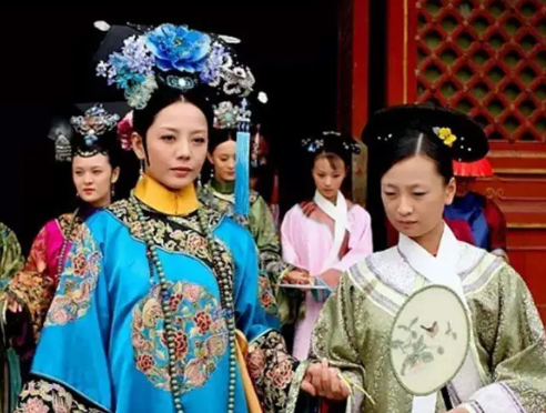 古代妃子行走的礼仪与宫女的角色