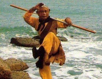 金箍棒的神秘力量：缩小时，重量是否依旧？