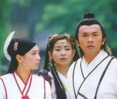 张无忌与周芷若的对决：爱恨交织，情仇难解
