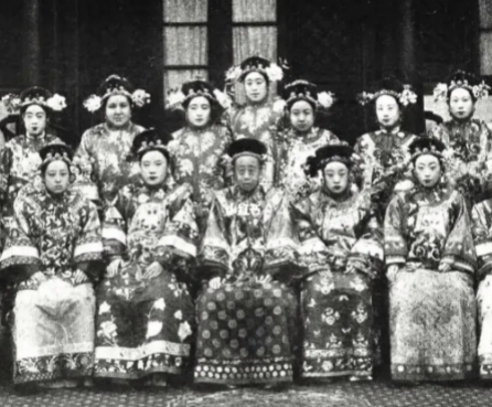 揭秘清朝后宫生活：妃子之间的和平共处是否可能？
