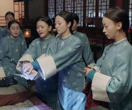 清朝宫女入宫首务：剃头洗澡