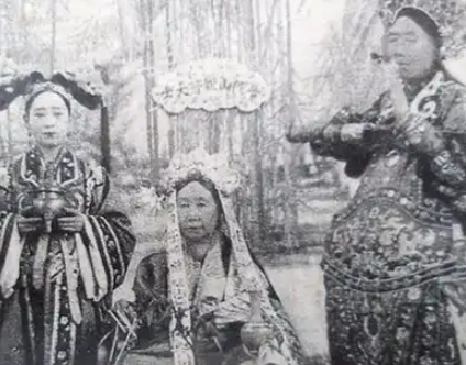 李莲英与慈禧：丑颜背后的宠爱之谜