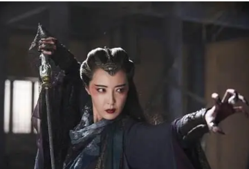 周芷若是如何拿到九阴真经的？只学了一个九阴白骨爪又是为何？