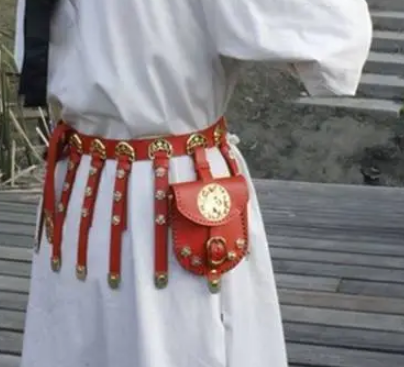 古代男子的饰品世界：一段历史的探讨
