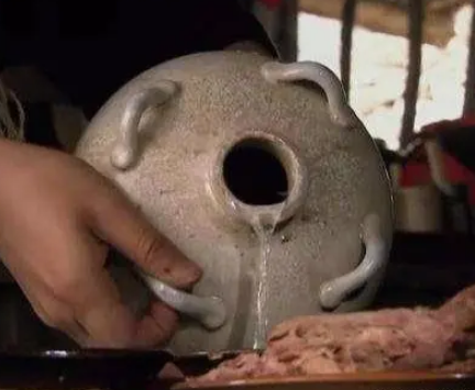 水浒传中的“筛酒”：探寻其背后的含义