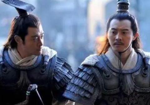孙策传位给弟弟孙权的背后考量，有什么原因存在？