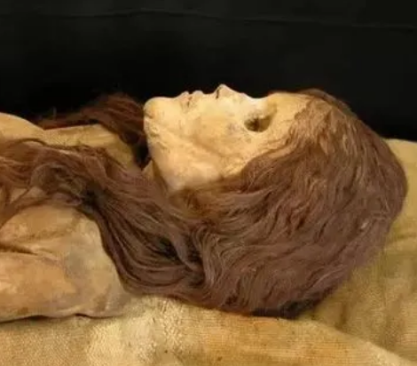 中国出土最漂亮的干尸：楼兰美女的千年之谜