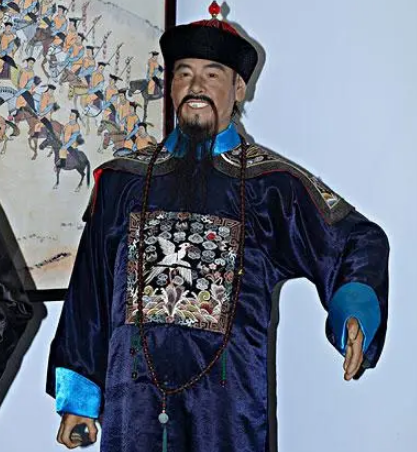 清朝的官员品级分为几个等级？能拿多少工资？