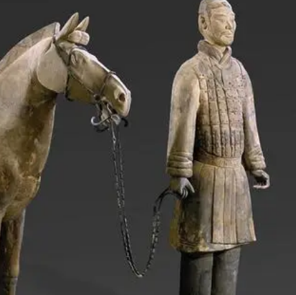 兵马俑手中为什么没有武器？真的是被项羽拿走了吗？
