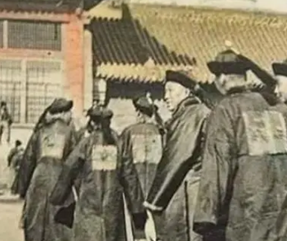 清朝皇帝上朝：汉语还是满语？