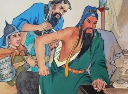 给关羽刮骨疗毒的医生不是华佗是谁？又是什么身份？