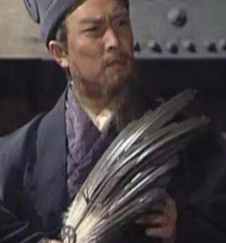 诸葛亮为何手持扇子？揭秘背后的智慧与象征
