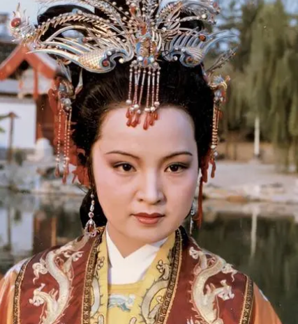 红楼梦中的元春之死：一场宫廷斗争的牺牲品