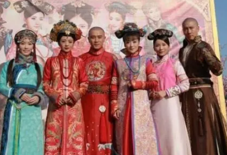 探究“男左女右”传统的起源与意义