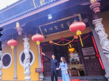 年轻人与寺庙：探索与反思