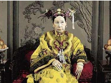 清朝慈禧太后是如何入寝的？有哪些人伺候？