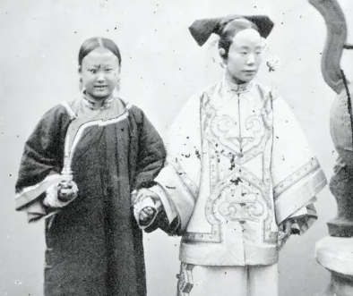 揭秘皇家育儿传统：古代皇子为何由奶妈抚养?