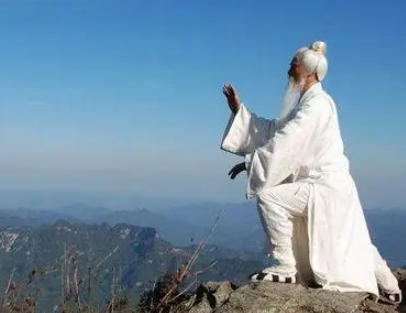 张三丰的太极剑与风清扬的独孤九剑：一场虚构对决的背后