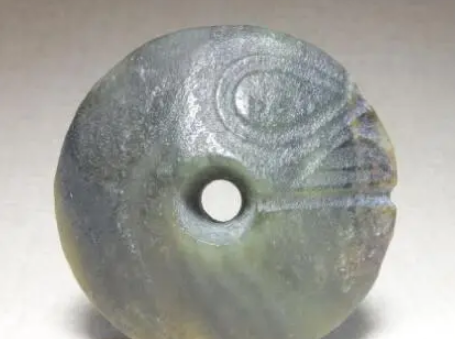 青海的神秘发现：数百个石碟的起源与谜团